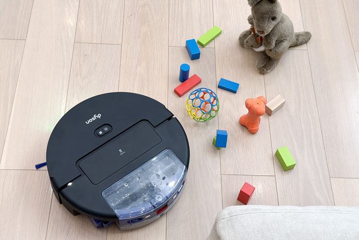 ���\�͂��D�����B���ɗ����Ă��鏬���̋߂��ł́A�T�C�h�u���V�̉�]�𗎂Ƃ���p���������܂���