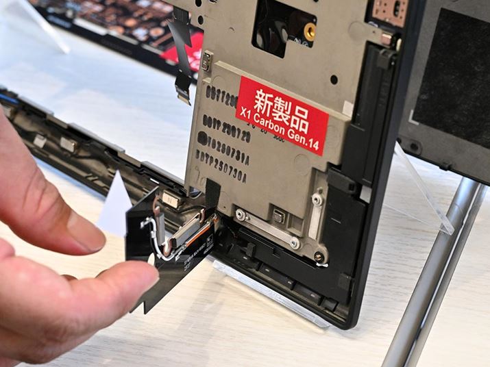 5G�A���e�i�͔��^�����ē��ځB�X�s�[�J�[�ƂƂ��Ƀ��C����Ƃ͕ʂ̃X�y�[�X�ɔz�u���Ă��܂�