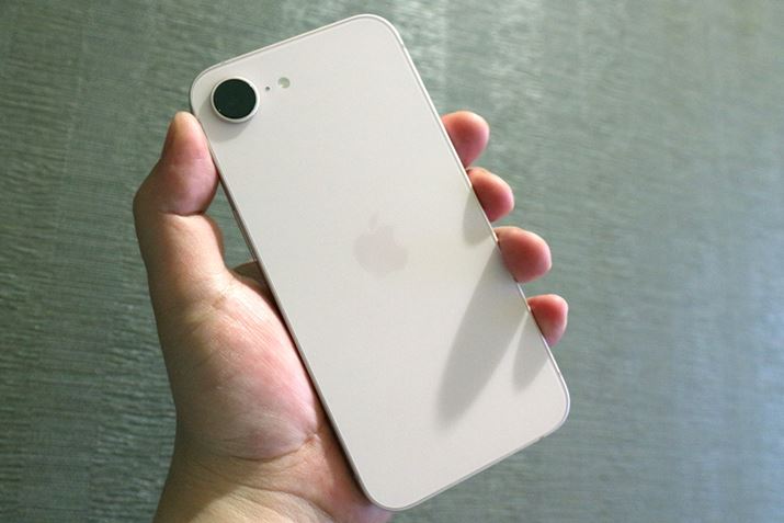 �uiPhone 17e�v�͕Ў�ł���������z�[���h�ł���T�C�Y��������