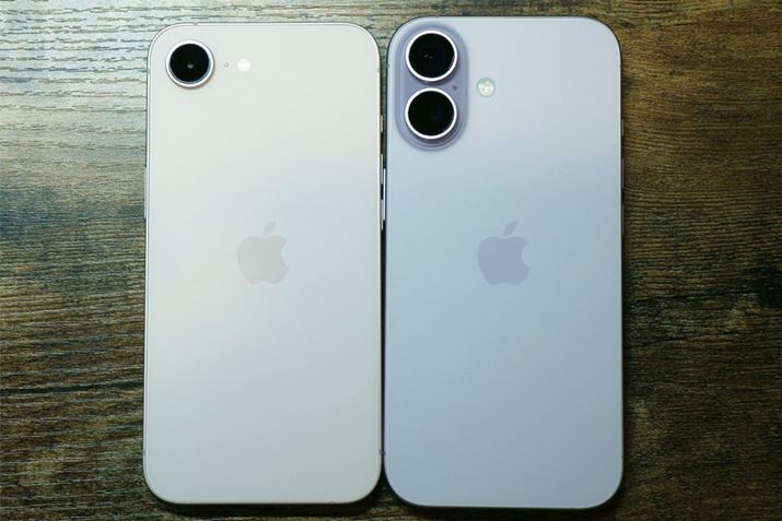 �uiPhone 17e�v(��)�ƁuiPhone 17�v(�E)�B�T�C�Y���͂��܂�ς��Ȃ����A�d���̈�ۂ͈قȂ�܂�