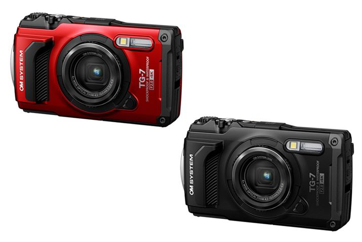 OM SYSTEM�uTough TG-7�v�B�J���[�o���G�[�V�����̓��b�h�ƃu���b�N