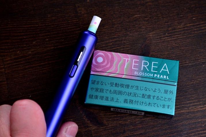 ���́A�^�o�R�X�e�B�b�N�㕔�̃h�b�g�����ɓ�������Ă���J�v�Z���������ׂ��A���̉ʎ������`�F�b�N