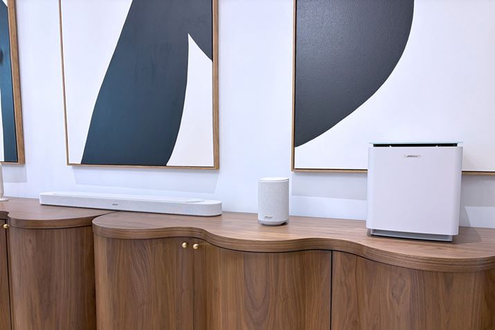 �V�����uLifestyle�v�R���N�V�����ɂ́A���񃌃|�[�g����uBose Lifestyle Ultra Speaker�v�̂ق��A�h���r�[�A�g���X�Ή��̃T�E���h�o�[�uBose Lifestyle Ultra Soundbar�v�i���j�ƃ��C�����X�T�u�E�[�n�[�uBose Lifestyle Ultra Subwoofer�v�i�E�j�������܂��B