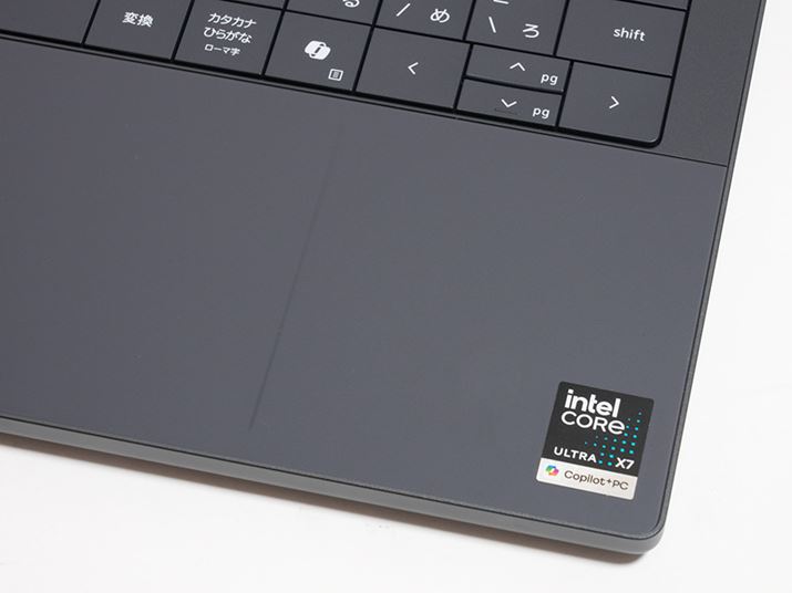 �p�[�����X�g�́uCorning Gorilla Glass 3�v�ŕ����Ă���A���ɋ������炩�ȐG��S�n���������Ă��܂�
