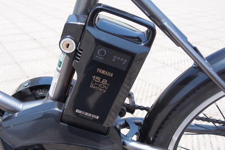 �o�b�e���[�e�ʂ�25.2V 15.8Ah�B�A�V�X�g���s���\�ȋ����́A�u�����[�h�v��63km�A�u�X�}�[�g�p���[���[�h�v��75km�A�u�I�[�g�G�R���[�h�v���X�v��128km