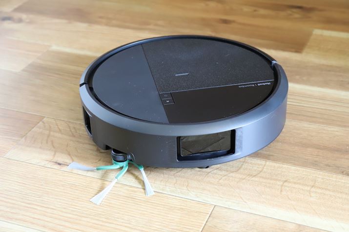 �{�̂̍����́u�����o�v�̂Ȃ��ōł��Ⴂ8.4cm�B���{�ň�ʓI�ɗ��ʂ��Ă���\�t�@�Ȃ炾���������ɐ��荞�߂�悤�Ɂc�c�Ɛݒ肳�ꂽ����������