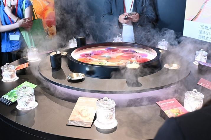 1���N�C�x���g�uPloom Taste Journey�v�́uPloom Shop����X�v�ŁA2026�N7��2������12���܂ŊJ�Ò��B�ʐ^�̃X���[�N�͉��o�ł�