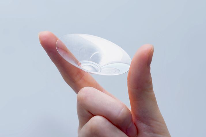 ���{�d�C�Ɏq�iNEG�j���J�������K���X�U���uSonarion�v�B�uGLASS Core Pro�v�uGlass Core�v�͂��̃C���z���ł𓋍ڂ��Ă���i�ʐ^�̓X�s�[�J�[�����̃��j�b�g�j�B�y�ʂō����������A�o�N�򉻂��ɂ����Ƃ���