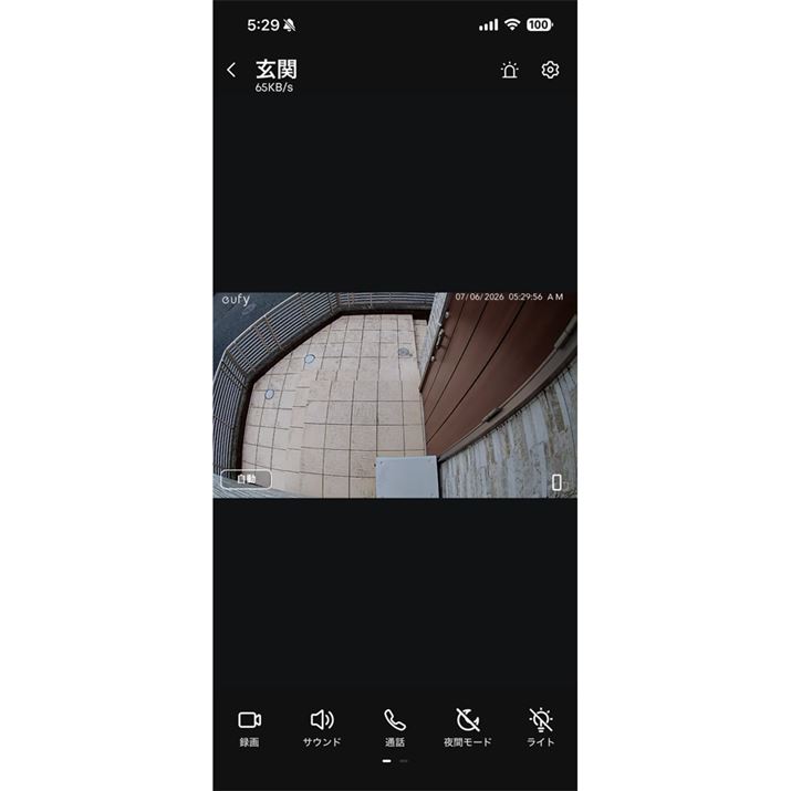���C�u�X�g���[�~���O�i���A���^�C���f���j�̎�����ʁB�u�^��v�������Ǝ蓮�Ř^�悪�J�n����܂��B�u�ʘb�v���^�b�v����ƃJ�������炱����̉������o�����Ƃ��\�B���̂ق��A�蓮�Ń��C�g��_��������A�x�񉹂�炷�Ȃǂ̃��j���[���p�ӂ���Ă��܂�