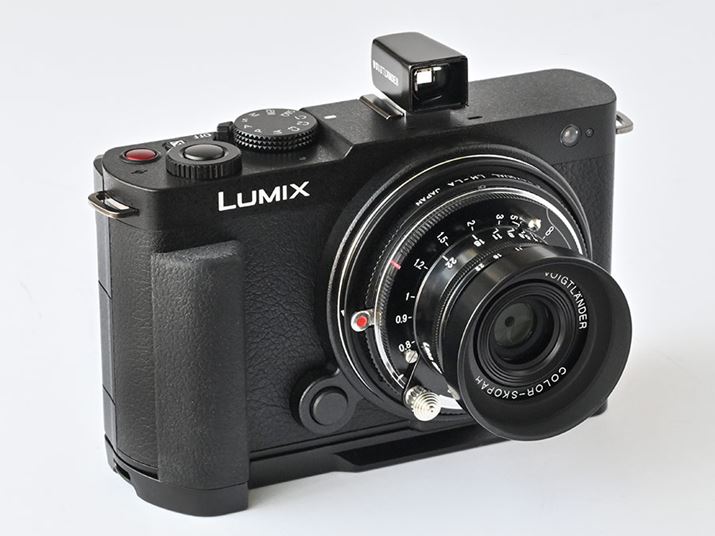 �u�t�H�N�g�����_�[�v�̃~�j�t�@�C���_�[�ƁuCOLOR-SKOPAR 28mm F2.8 Aspherical (Type I)�v
