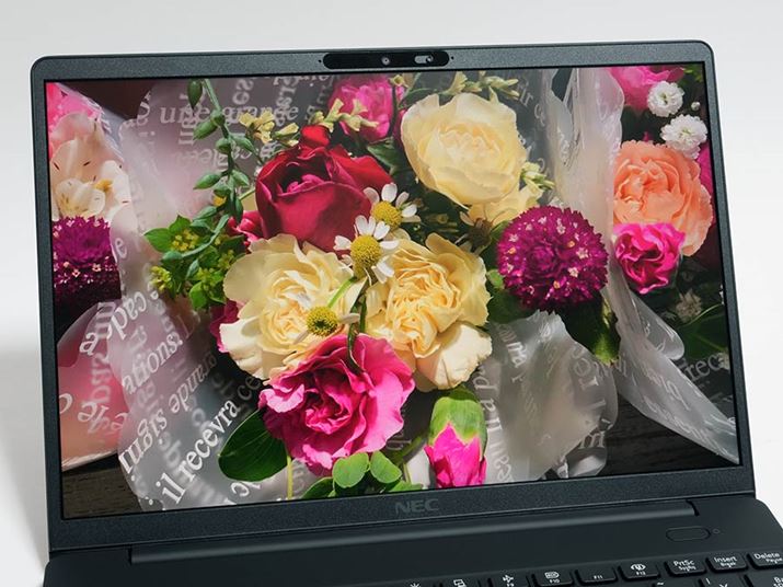 �L����p�A���P�x�A���F���x��搂�13.3�C���`IPS�t���f�B�X�v���C���̗p