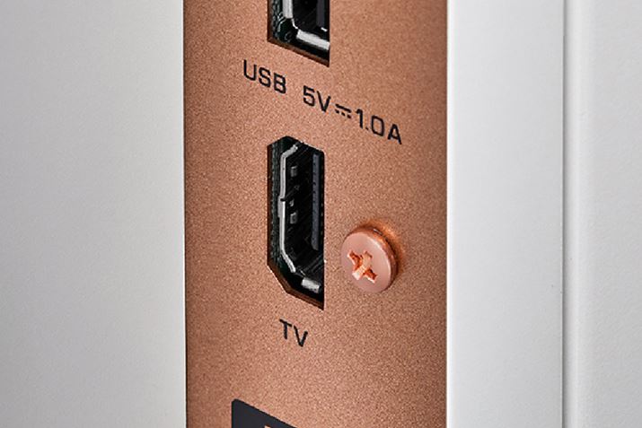 �uNX-70A�v��HDMI�[�q��ARC�����eARC�p�B�e���r�i�������̓v���W�F�N�^�[�j�ƂȂ��΁A�e���r�ōĐ��������������̃X�s�[�J�[����o�͂ł���