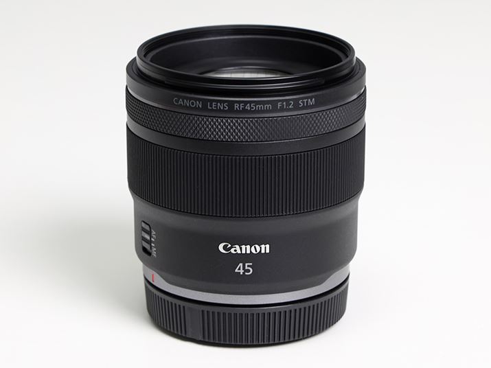 �J��F1.2�̑���a���������čő�a��78mm�Ə����傫���B�������A�S���Əd�ʂ͗}�����Ă���