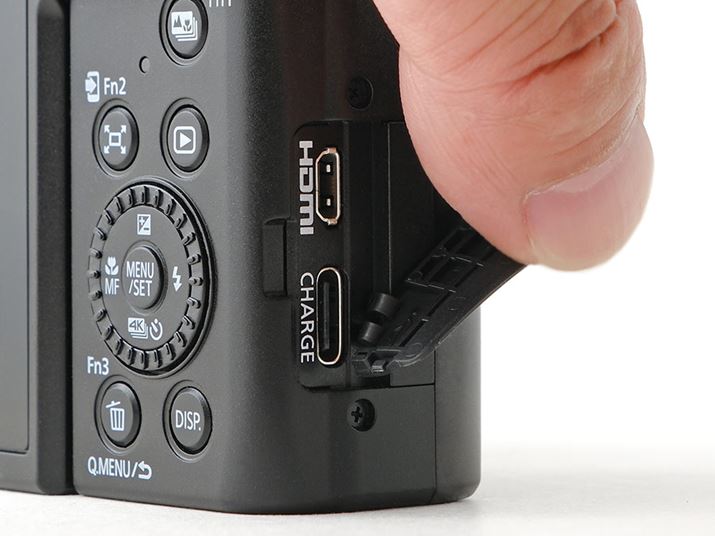 USB Type-C�P�[�u�����g���ď[�d�ł��܂�