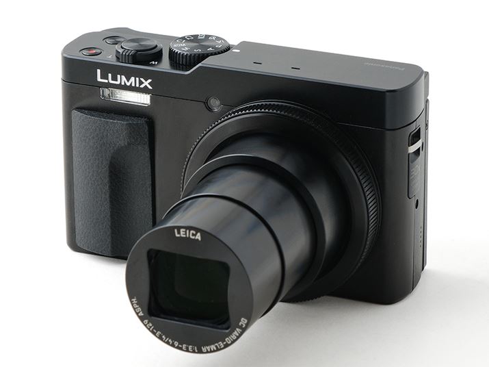 �]���[�i�œ_����720mm�����j���̃J�����̏�ԁB�]�����ɃY�[������ƃ����Y�͂���Ȃ�ɐL�т܂�