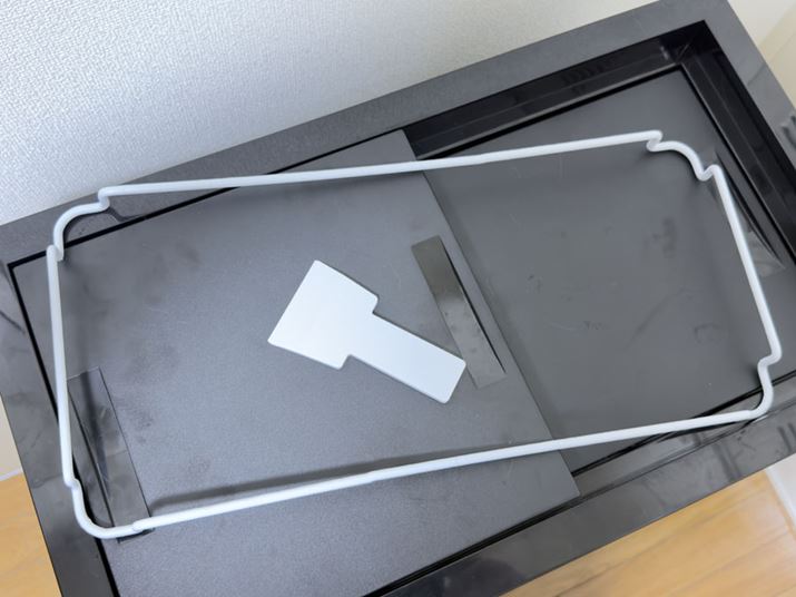 �t���i�̓X�N���[�p�[�Ƒܗ��߂��e1�_�B�X�N���[�p�[�͌ɓ��ɕt�������𗎂Ƃ����߂̂��́B�ܗ��߂͌Œ�p�[�c�Ɉ����|���邾���Ȃ̂ŁA�ȒP�Ɏ��O���܂�