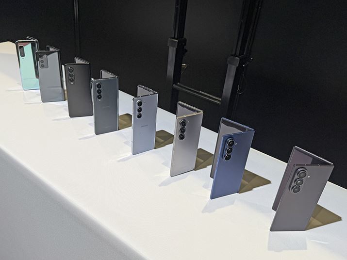 ������œW�����ꂽ���uGalaxy Fold�V���[�Y�v�B�ϋv�����m�ۂ��A���^�A�y�ʉ��ɒ��͂������Ă��܂�