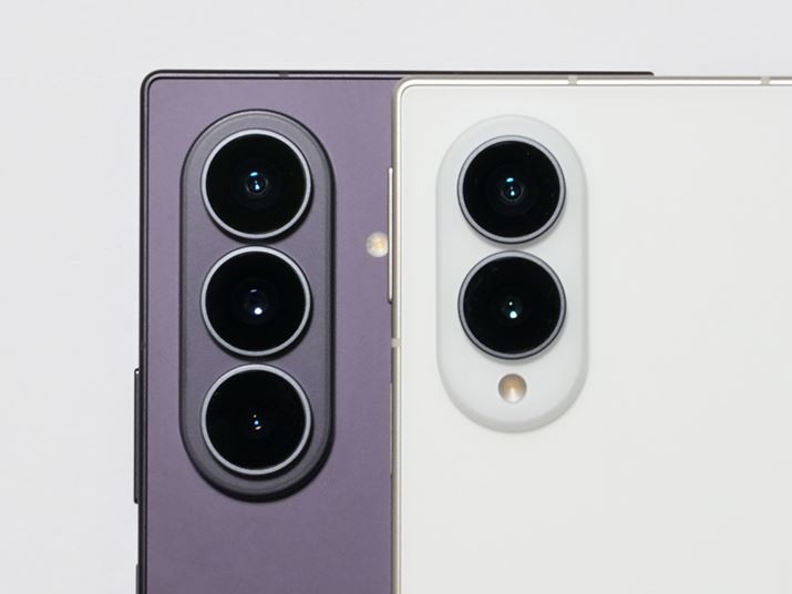 �����uFold8 Ultra�v�A�E���uFold8�v�̃��A�J�����A�b�v�B�uFold8 Ultra�v��200MP�L�p�A50MP���L�p�A10MP�]����3��\���A�uFold8�v��50MP�L�p�A50MP���L�p��2��\���ł�