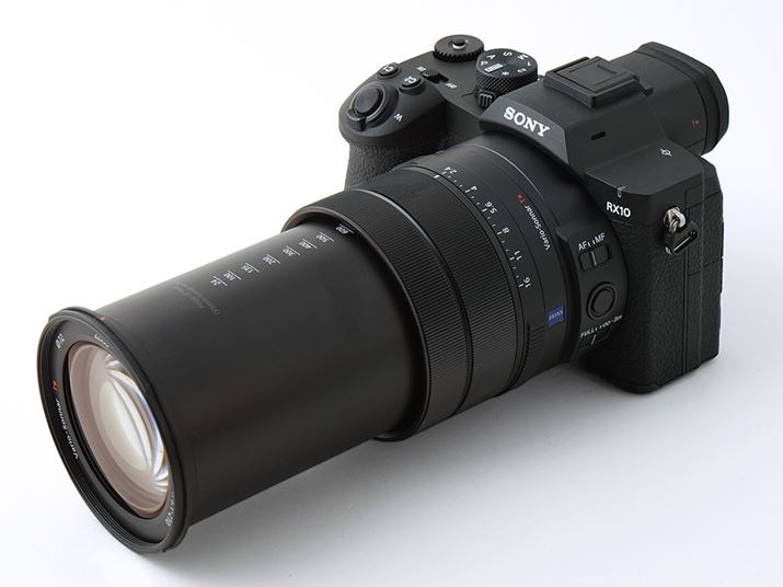 �Y�[�����o�[���uT�v�����ɓ|���ƁA�ő�ŏœ_����600mm�����̒��]���B�e���\�ɂȂ�܂�
