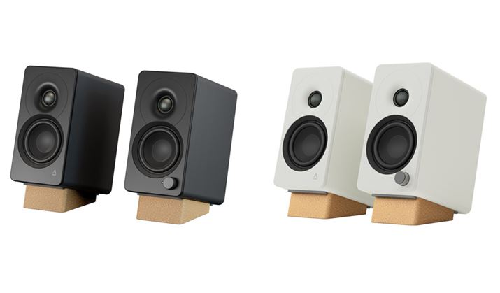 �uCreative XF1�v�̓X�^���_�[�h��2�E�F�C�i�c�C�[�^�[�{�E�[�n�[�j�\���̏��^�X�s�[�J�[�B�ʐ^�̃f�X�N�g�b�v�p�X�^���h���t������B�{�̂̃J���[�̓u���b�N�ƃz���C�g��2�F
