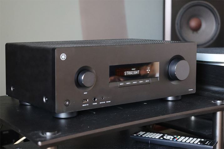 ���}�n��AV�A���v�uRX-300A�v�����r���[�B5ch�p���[�A���v�����@�Ȃ���Dolby Atmos�̃f�R�[�h�ɑΉ��B����Ȃ��X�s�[�J�[�̓o�[�`�����ŕ���Ă����B���̉����́c�c