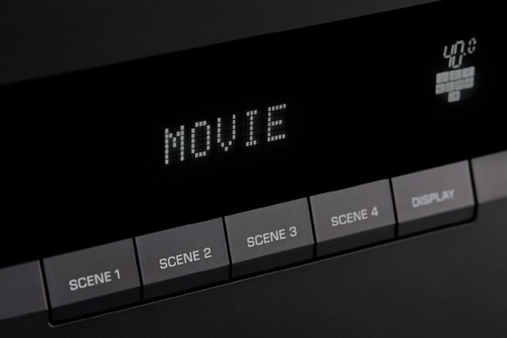 �uSpeaker Virtualization�v���g����Dolby Atmos���y���߂�T�E���h���[�h�́A�uSTRAIGHT�v�u�lUSIC�v�uMOVIE�v��3��B�Đ��R���e���c�ɉ����đI�ѕ�������