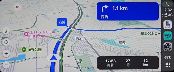 �����_�ɋ߂Â��ƕ���|�C���g��񎦂��Ȃ���i�s�������ē��BCarPlay��ł́AAndroid Auto�Ŏ��{�����Ԑ��K�C�h��\�����Ȃ��Ȃǋ@�\�ɐ���������