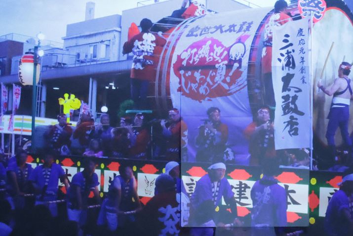 �ǂ̕����ł��A�u�u���b�N�V���C���v�ł͂�������ƐF������Ă���B�����ۂ��Ń}�b�g�X�N���[���̃p�l�������͐F����߂Ɍ�����