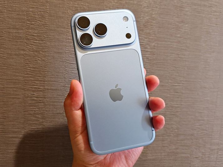 �V�����ŏ�ʃ��f���uiPhone 18 Pro Max�v�BSIM�t���[�ł̒��̉��i��239,800�~�i�ō��j�`