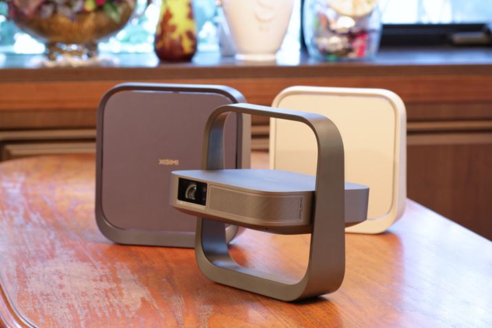 XGIMI�i�G�N�X�W�~�[�j�́uElfin Flip 4K�v�i�����j�A�uElfin Flip Laser�v�i���j�A�uElfin Flip Plus�v�i�E�j�����r���[�B�e���f���̈Ⴂ�Ƃ́H