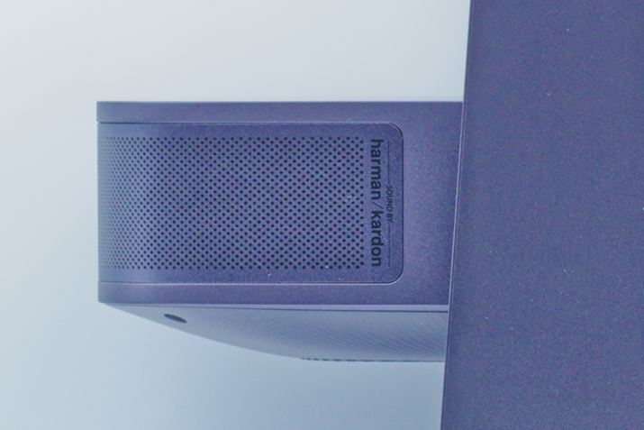 �X�s�[�J�[��Harman/Kardon���B�A���v�o�͂�7W×1�Ƃ���Ă��āA�uElfin Flip Laser�v�ƁuElfin Flip 4K�v�͋��ʂ̎d�l�ł�