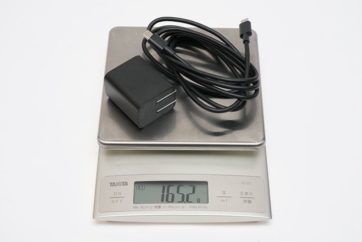 AC�A�_�v�^�[��USB Type-C�P�[�u���̍��v�d�ʂ͎���165.2g