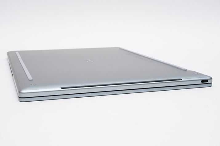 4��̃X�s�[�J�[�𓋍ځB���ۂ̉�����MacBook�V���[�Y�ɋ߂����x���ł�
