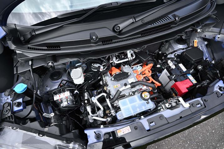 �G���W���ɑ���A�d���p���[�g���[����֘A�@�킪���܂�{���l�b�g���B���^���ƌ��������ςݏd�ˁA�y�����Ԃ̌���ꂽ�X�y�[�X��L���Ɋ��p���Ă���