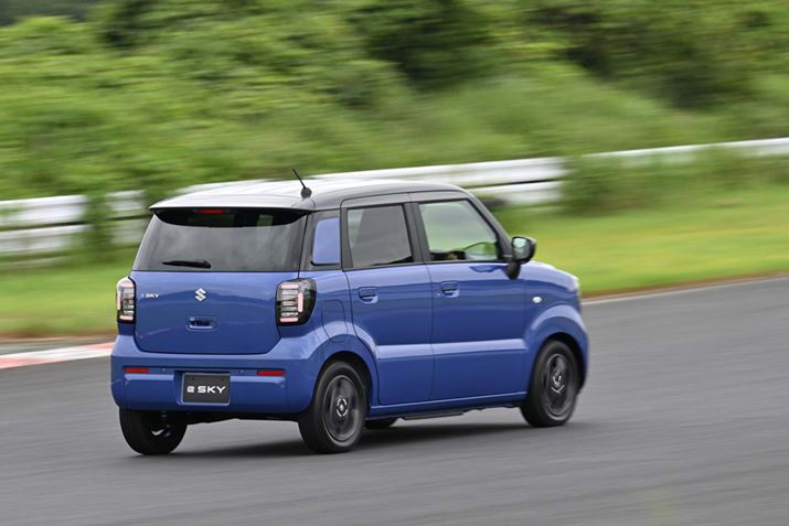 ����̈ړ��ɉ����A���������܂ő������΂����[�d���s����310km�����������ue SKY�v�B�g�[�ɂ̓_�C���N�g�q�[�g�|���v�Ƌ�C���M�d�C�q�[�^�[���̗p���A�~��̉��K���Ə���d�̗͂}���𗼗������Ă���