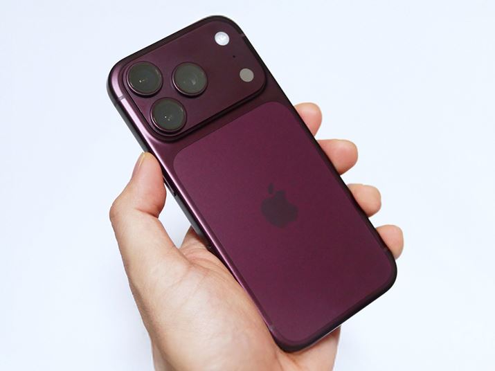 �i���_�𒆐S�ɁuiPhone 18 Pro�v�̎g�p�����ڂ������`�����܂�