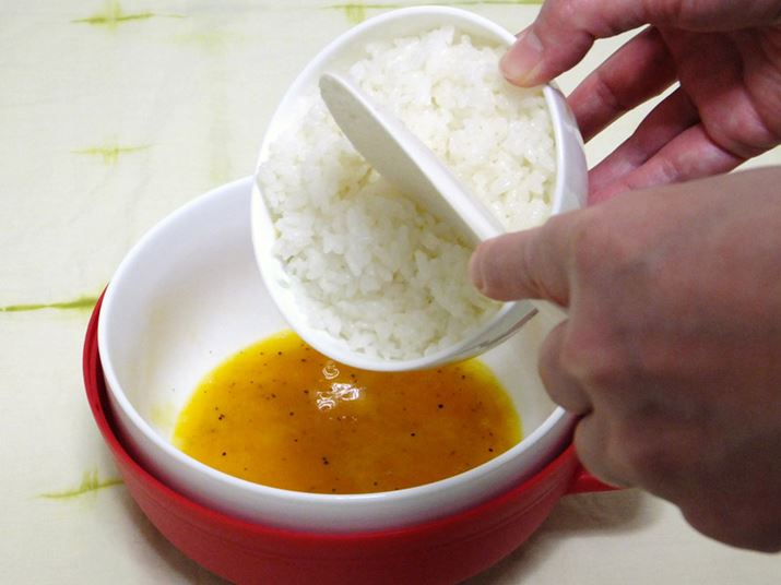 �{�E���ɃS�}���Ɨ������ėn���ق����A���R�V���E���܂�