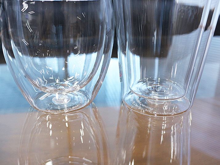 d\ɂȂA2̃KX̊Ԃɋ󓴂łĂ