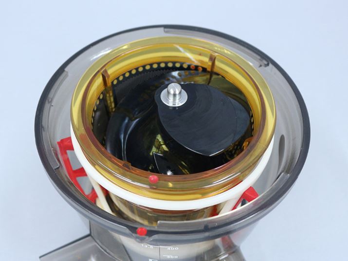 �X�N�����[�̒�ɂ���ˋN���A�h�����̒ꒆ���ɂ��錊�ɂ�������͂܂��Ă���̂��m�F����