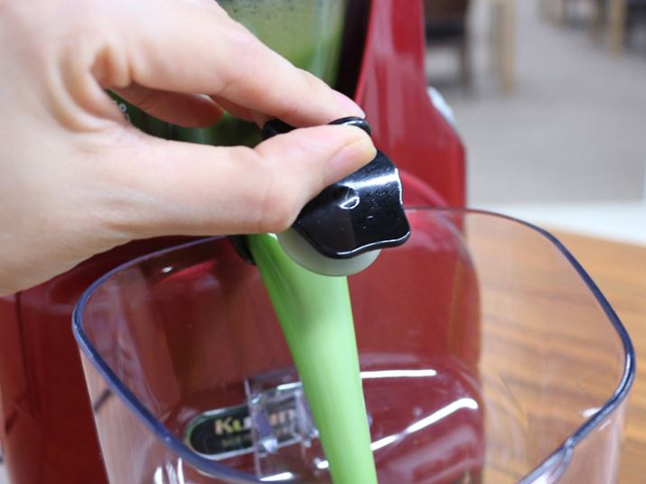 ���ׂčޗ��𓊓������i�K�ŃX�}�[�g�L���b�v���J���A��C�ɃX���[�W�[�𒍂�