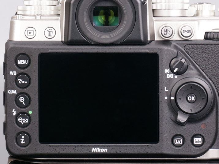 wʂ̉tj^[̃{^CAEǵA܂ł̃jRfW^჌t̂̂𓥏P