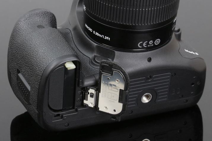 Be\́AVobe[pbNuLP-E6Nv̎gpŖ670i퉷At@C_[Bej