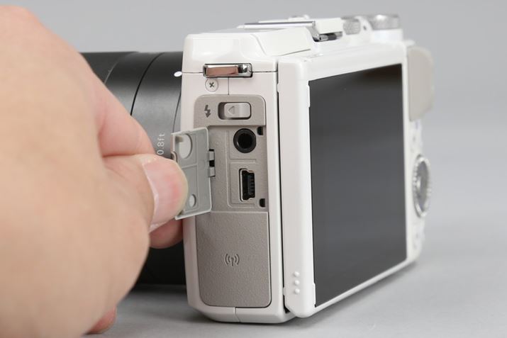 ʂɃfW^[qƊO}CN͂𑕔