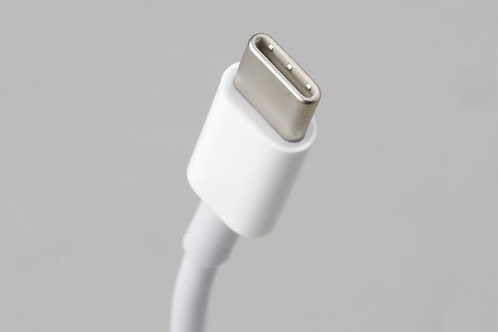 USB-C̃RlN^[B㉺֌WȂڑł郊o[Vu`ŁARpNgȂ̂