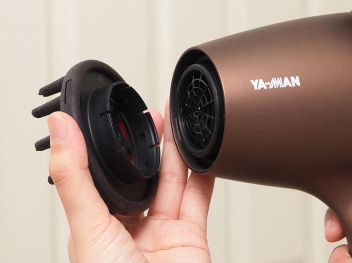 ꂼ̃A^b`ǵAoɂ͂ߍނŎt܂