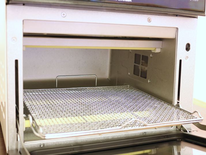 ɓ͍LAHp4Ƀg[XgAa25cm̃sUۂƏĂƂ\