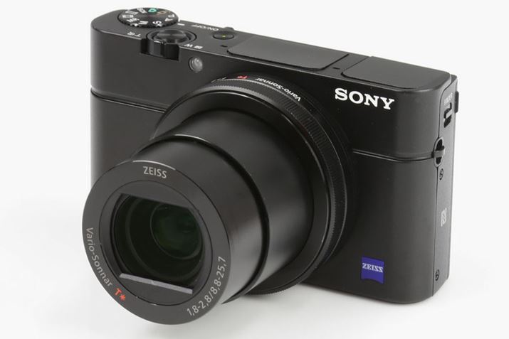 RX100 III�́A�J�[���c�@�C�X�u�����h�́u�o���I�E�]�i�[T���v�����Y���̗p�B�]���[��35mm�����Z��70mm