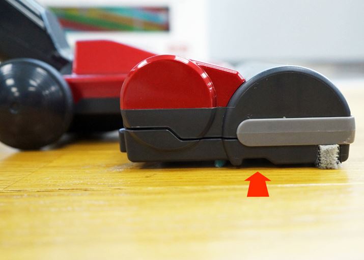 �w�b�h���̑O���ƃT�C�h�ɌE�݂��݂����Ă���A�������珰�ʂ̃S�~���z�������