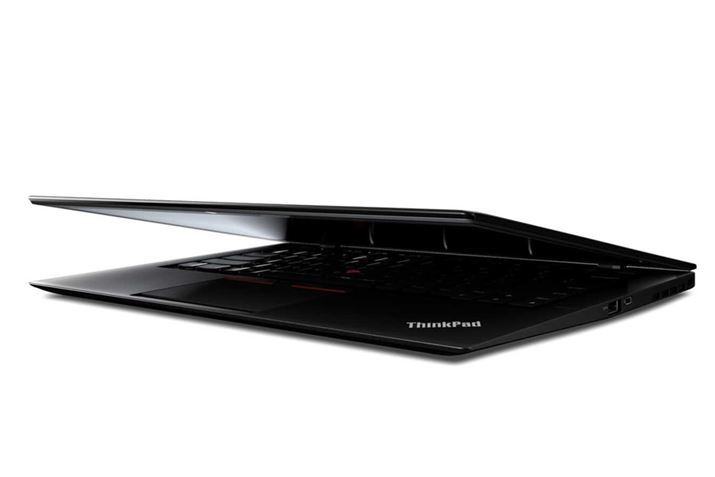 ������17.72mm�ƃX�����ȃ{�f�B�BThinkPad�炵���A�V���v���ȃf�U�C����