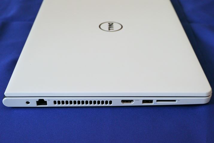 Inspiron 15 5000V[Y̍ʂɂ́AUSB3.02ASD[J[hXbgALAN|[gȂǂ